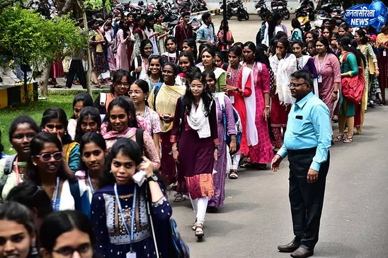 Tamil Nadu के सरकारी आर्ट्स कॉलेजों में कम एनरोलमेंट वाले UG कोर्स बंद किए जा सकते हैं Tamil Nadu के सरकारी आर्ट्स कॉलेजों में कम एनरोलमेंट वाले UG कोर्स बंद किए जा सकते हैं