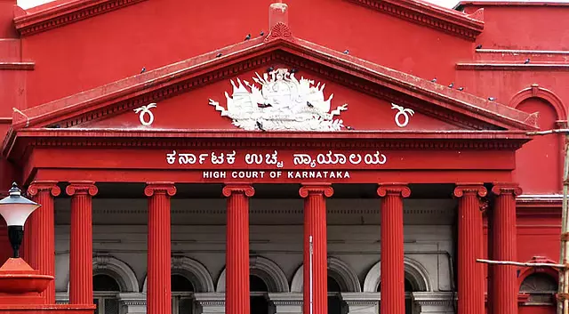 SSLC में तीसरी भाषा के लिए नंबरों के बजाय ग्रेड को चुनौती देने वाली PIL: HC ने याचिकाकर्ता पर जुर्माना लगाया SSLC में तीसरी भाषा के लिए नंबरों के बजाय ग्रेड को चुनौती देने वाली PIL: HC ने याचिकाकर्ता पर जुर्माना लगाया