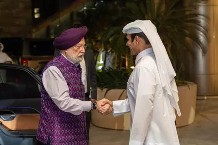 भारत-कतर के बीच रिश्तों को और मजबूत करने पर बनी सहमति; व्यापार, ऊर्जा और सांस्कृतिक सहयोग जैसे क्षेत्रों पर जोर भारत-कतर के बीच रिश्तों को और मजबूत करने पर बनी सहमति; व्यापार, ऊर्जा और सांस्कृतिक सहयोग जैसे क्षेत्रों पर जोर