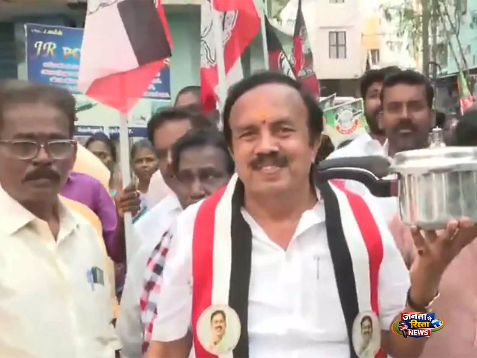 तमिलनाडु चुनाव: AMMK उम्मीदवार राजशेखरन ने तिरुचिरापल्ली पश्चिम में घर-घर जाकर प्रचार किया तमिलनाडु चुनाव: AMMK उम्मीदवार राजशेखरन ने तिरुचिरापल्ली पश्चिम में घर-घर जाकर प्रचार किया