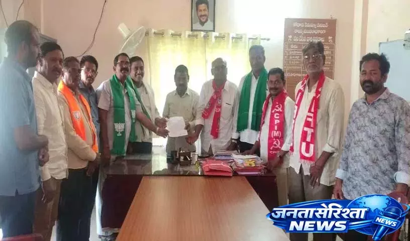 Kodad नेताओं ने अनाज खरीद में हुए नुकसान के खिलाफ कार्रवाई की मांग की Kodad नेताओं ने अनाज खरीद में हुए नुकसान के खिलाफ कार्रवाई की मांग की
