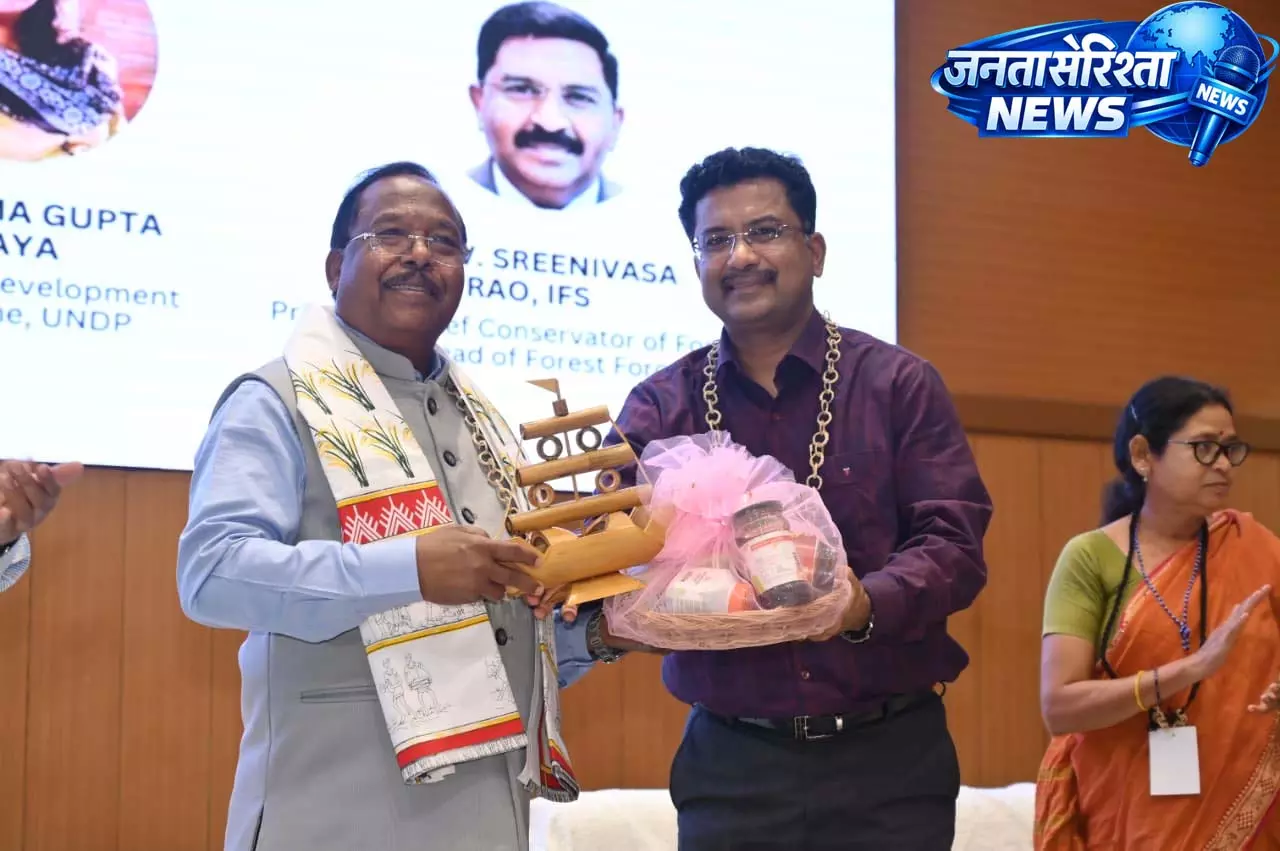छत्तीसगढ़ कॉमन्स क्विनिंग’ के समापन समारोह में शामिल हुए मंत्री रामविचार नेताम छत्तीसगढ़ कॉमन्स क्विनिंग’ के समापन समारोह में शामिल हुए मंत्री रामविचार नेताम
