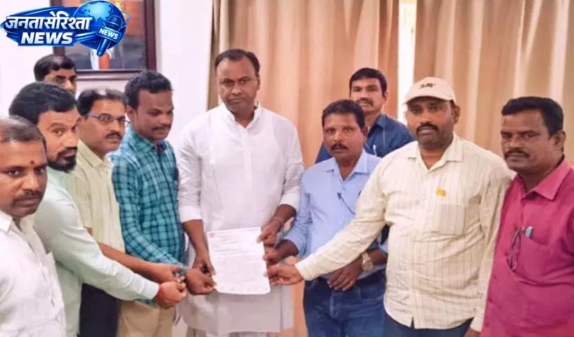 TSUTF ने सरकारी स्कूल के छात्रों के लिए मुफ़्त यूनिफ़ॉर्म में क्वालिटी की मांग की TSUTF ने सरकारी स्कूल के छात्रों के लिए मुफ़्त यूनिफ़ॉर्म में क्वालिटी की मांग की