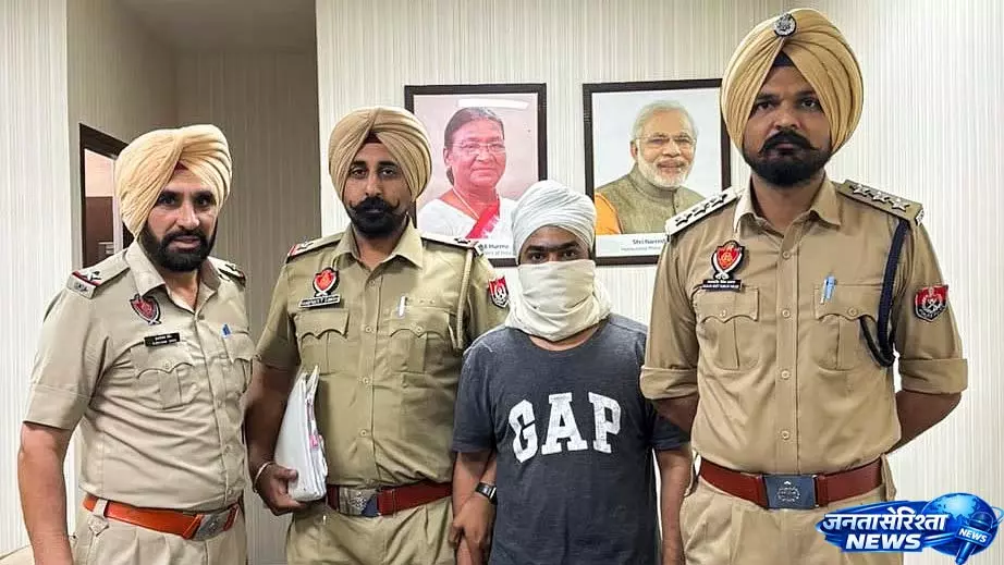 Punjab: ‘कमल कौर भाभी’ मर्डर केस में फरार अमृतपाल UAE डिपोर्टेशन के बाद गिरफ्तार Punjab: ‘कमल कौर भाभी’ मर्डर केस में फरार अमृतपाल UAE डिपोर्टेशन के बाद गिरफ्तार