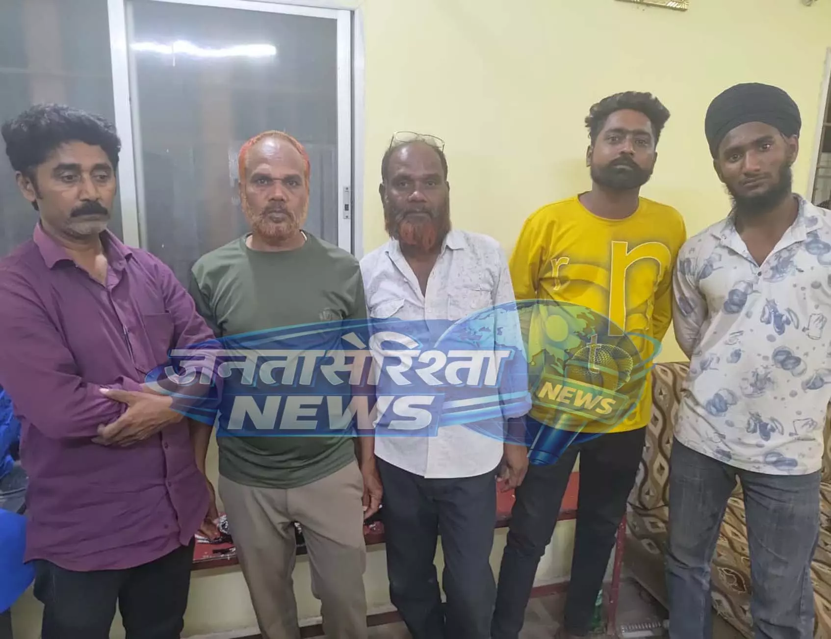 जुए फड़ पर पुलिस का सर्जिकल एक्शन, 5 जुआरी रंगे हाथ गिरफ्तार जुए फड़ पर पुलिस का सर्जिकल एक्शन, 5 जुआरी रंगे हाथ गिरफ्तार
