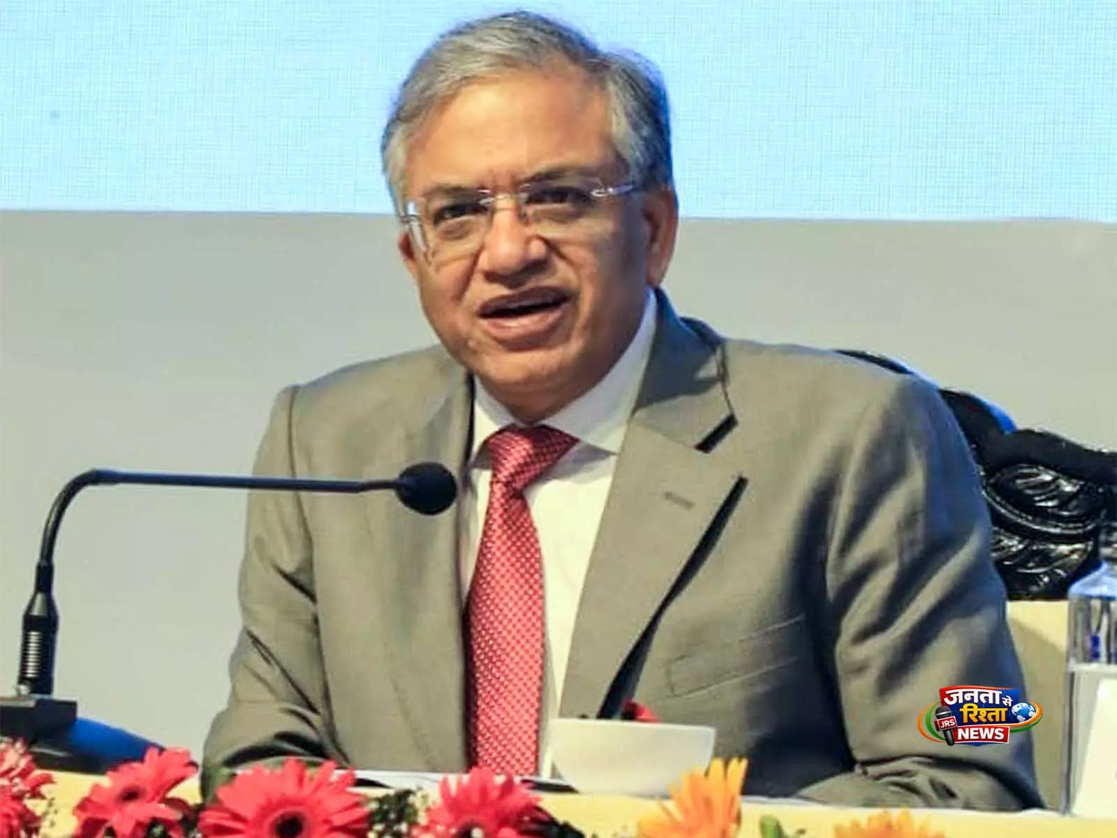 तमिलनाडु में CEC ने चुनाव तैयारियों की समीक्षा की तमिलनाडु में CEC ने चुनाव तैयारियों की समीक्षा की