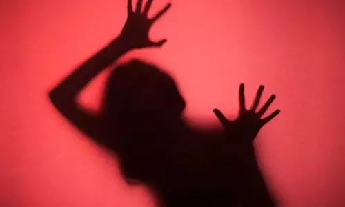 मां ने चुप करा दी, हैवान पिता के खिलाफ सबूत जुटाने वीडियो बनाने लगी रेप से पीड़ित बेटी