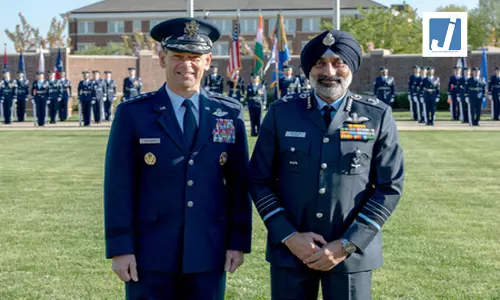 अमेरिकी और भारतीय वायुसेना प्रमुखों ने हिंद-प्रशांत सहयोग पर की चर्चा अमेरिकी और भारतीय वायुसेना प्रमुखों ने हिंद-प्रशांत सहयोग पर की चर्चा