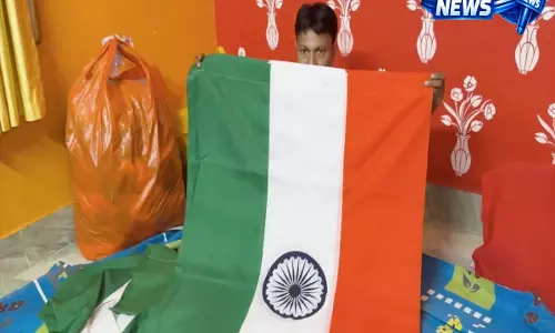 Bengal SIR: झंडा बनाने वाले राजू हलदर समेत 90 लाख लोगों के नाम वोटर लिस्ट से हटाए गए Bengal SIR: झंडा बनाने वाले राजू हलदर समेत 90 लाख लोगों के नाम वोटर लिस्ट से हटाए गए