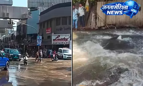 बांद्रा पश्चिम में SV रोड पर बड़ी पाइपलाइन फटने से 50,000 से 60,000 लीटर पानी बर्बाद बांद्रा पश्चिम में SV रोड पर बड़ी पाइपलाइन फटने से 50,000 से 60,000 लीटर पानी बर्बाद