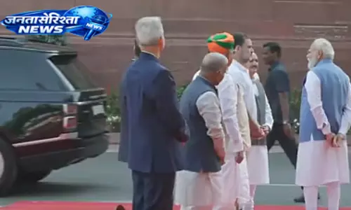 PM Modi ने राहुल से चर्चा की PM Modi ने राहुल से चर्चा की