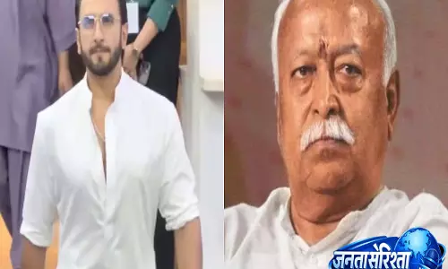 Dhurandhar 2 स्टार रणवीर सिंह ने नागपुर में RSS प्रमुख मोहन भागवत से मुलाकात की Dhurandhar 2 स्टार रणवीर सिंह ने नागपुर में RSS प्रमुख मोहन भागवत से मुलाकात की