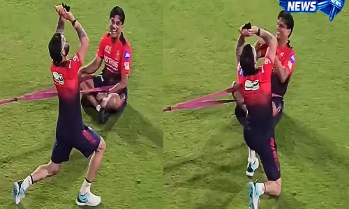 क्या Virat Kohli ने ट्रेनिंग में किया ‘नागिन डांस’? IPL 2026 के बीच RCB स्टार का मज़ेदार वीडियो वायरल क्या Virat Kohli ने ट्रेनिंग में किया ‘नागिन डांस’? IPL 2026 के बीच RCB स्टार का मज़ेदार वीडियो वायरल