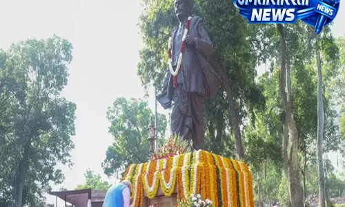 संसद परिसर में श्रद्धांजलि देने के बाद पीएम मोदी ने कहा, महात्मा फुले के आदर्श शक्ति और उम्मीद देते रहें