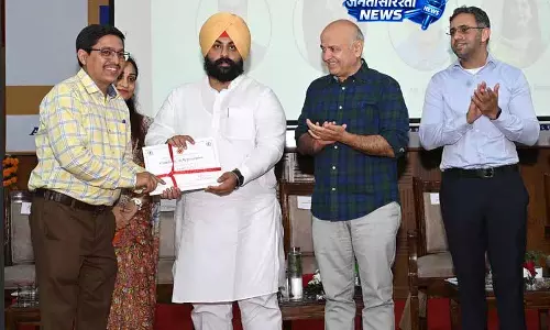 मिशन सम्राट 4.0 के लॉन्च पर Jalandhar के शिक्षक को सम्मान किया मिशन सम्राट 4.0 के लॉन्च पर Jalandhar के शिक्षक को सम्मान किया