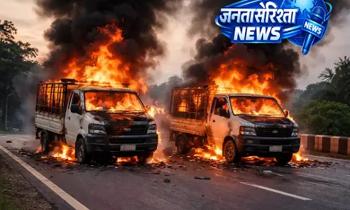गाय तस्करी का शक: Pipili के पास भीड़ ने दो वैन में आग लगा दी गाय तस्करी का शक: Pipili के पास भीड़ ने दो वैन में आग लगा दी