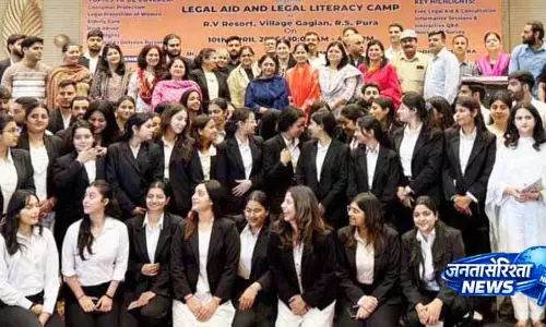 Jammu: छात्रों ने रियल-लाइफ केस स्टडी और इंटरैक्टिव सेशन से शिक्षा दी Jammu: छात्रों ने रियल-लाइफ केस स्टडी और इंटरैक्टिव सेशन से शिक्षा दी