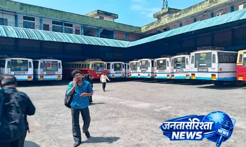 बसों की कमी; KSRTC के यात्री फंसे बसों की कमी; KSRTC के यात्री फंसे