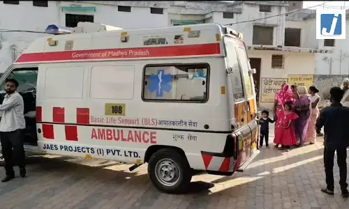 सड़क हादसा: ट्रक ने खड़ी ट्रैक्टर-ट्रॉली को मारी टक्कर, कई घायल, पुलिस की देरी पर बवाल सड़क हादसा: ट्रक ने खड़ी ट्रैक्टर-ट्रॉली को मारी टक्कर, कई घायल, पुलिस की देरी पर बवाल