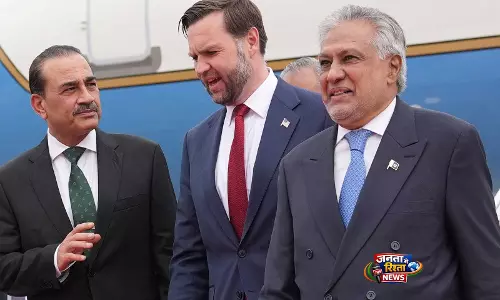 तेल और पानी: ईरान के साथ युद्धविराम और होर्मुज वार्ता के लिए US टीम पाकिस्तान पहुंची