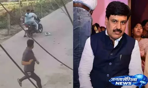 Mirzapur में वकील की गोली मारकर हत्या; हत्यारों की बाइक स्टार्ट नहीं हुई Mirzapur में वकील की गोली मारकर हत्या; हत्यारों की बाइक स्टार्ट नहीं हुई