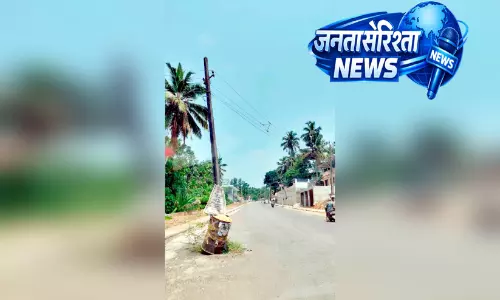 Kerala : बाइक बिजली के खंभे से टकराई, यात्री गंभीर रूप से घायल Kerala : बाइक बिजली के खंभे से टकराई, यात्री गंभीर रूप से घायल