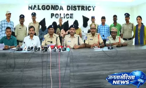 Nalgonda Police ने अंतरराज्यीय डीजल चोरी करने वाले गिरोह को गिरफ्तार किया, ₹40 लाख का माल जब्त किया Nalgonda Police ने अंतरराज्यीय डीजल चोरी करने वाले गिरोह को गिरफ्तार किया, ₹40 लाख का माल जब्त किया