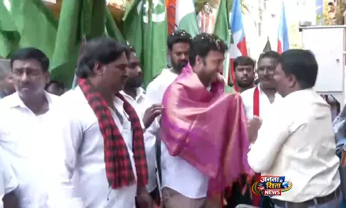 DMK उम्मीदवार कार्तिक मोहन ने विल्लीवक्कम निर्वाचन क्षेत्र में डोर-टू-डोर अभियान चलाया