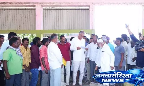 पूर्व मंत्री Harish Rao ने कृषि अधिकारियों पर निशाना साधा पूर्व मंत्री Harish Rao ने कृषि अधिकारियों पर निशाना साधा