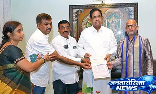 Tirumala-Tirupati देवस्थानम को 30 लाख रुपये का दान दिया गया Tirumala-Tirupati देवस्थानम को 30 लाख रुपये का दान दिया गया