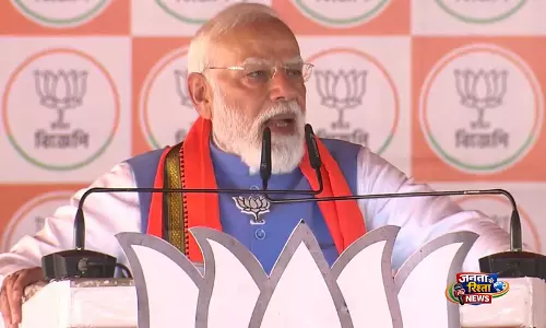 PM मोदी ने TMC के भ्रष्टाचार पर व्हाइट पेपर लाने और महिलाओं को हर महीने ₹3,000 देने का वादा किया
