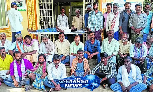 Karnataka : प्रवेश द्वार पर शव रखकर विरोध प्रदर्शन Karnataka : प्रवेश द्वार पर शव रखकर विरोध प्रदर्शन