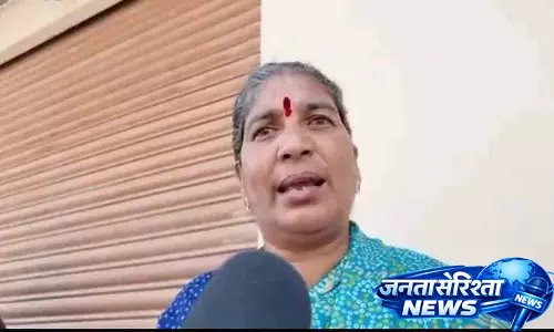 Ailapur Hydraa पीड़ितों ने सीएम रेवंत रेड्डी पर प्रदर्शन किया, आग लगाई Ailapur Hydraa पीड़ितों ने सीएम रेवंत रेड्डी पर प्रदर्शन किया, आग लगाई
