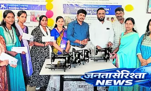 Karnataka : सिलाई मशीन वितरण Karnataka : सिलाई मशीन वितरण