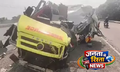 Dhenkanal में एम्बुलेंस ट्रक से टकरा गई, एक की मौत Dhenkanal में एम्बुलेंस ट्रक से टकरा गई, एक की मौत