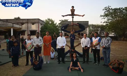 कलेक्टर ने मल्लखंब खिलाड़ियों के प्रदर्शन को सराहा कलेक्टर ने मल्लखंब खिलाड़ियों के प्रदर्शन को सराहा