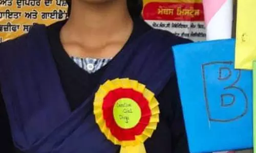 Chandigarh: अध्यापकों और परिवार ने सफलता की सराहना की Chandigarh: अध्यापकों और परिवार ने सफलता की सराहना की