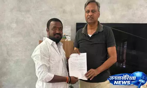 किसानों की नदी की समस्या को हल करने के लिए MLA पल्ला राजेश्वर रेड्डी से अनुरोध किया गया किसानों की नदी की समस्या को हल करने के लिए MLA पल्ला राजेश्वर रेड्डी से अनुरोध किया गया