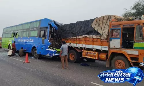 NH-65 कोडडा बाईपास पर प्राइवेट बस और लॉरी की टक्कर में 16 लोग घायल NH-65 कोडडा बाईपास पर प्राइवेट बस और लॉरी की टक्कर में 16 लोग घायल