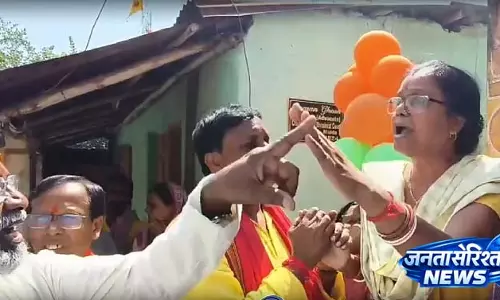 Malda में विरोध प्रदर्शन के बीच बीजेपी सांसद खगेन ने तृणमूल कांग्रेस को दोषी ठहराया Malda में विरोध प्रदर्शन के बीच बीजेपी सांसद खगेन ने तृणमूल कांग्रेस को दोषी ठहराया