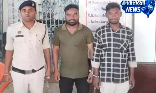 अवैध शराब पर कार्रवाई, 30 पौवा शराब और नकदी जब्त, दो आरोपी गिरफ्तार