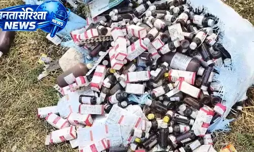 सरकारी दवाइयां खुले में मिलने से हड़कंप, स्वास्थ्य विभाग ने जांच के दिए आदेश सरकारी दवाइयां खुले में मिलने से हड़कंप, स्वास्थ्य विभाग ने जांच के दिए आदेश