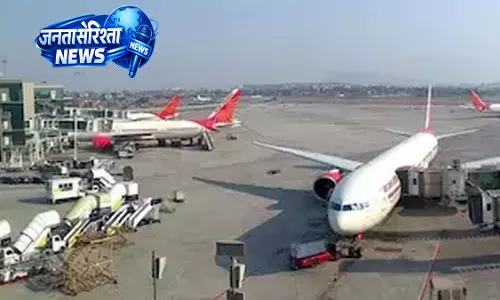West Asian संकट के बीच दुबई एयरपोर्ट पर उड़ानों पर पाबंदी, भारत रूट प्रभावित West Asian संकट के बीच दुबई एयरपोर्ट पर उड़ानों पर पाबंदी, भारत रूट प्रभावित