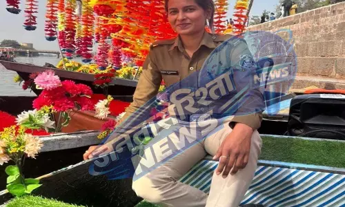 पुलिस कॉलोनी में महिला आरक्षक ने लगाई फांसी, जांच में जुटी पुलिस पुलिस कॉलोनी में महिला आरक्षक ने लगाई फांसी, जांच में जुटी पुलिस