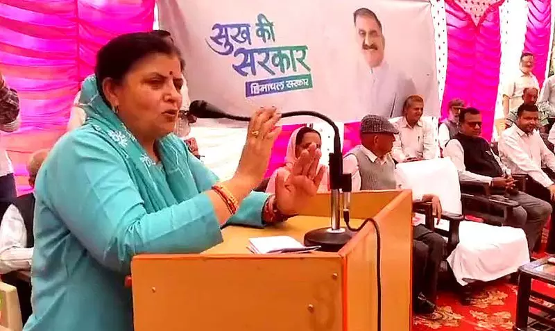 Himachal: कमलेश ने आपदा प्रभावित लोगों को राहत चेक सौंपे Himachal: कमलेश ने आपदा प्रभावित लोगों को राहत चेक सौंपे