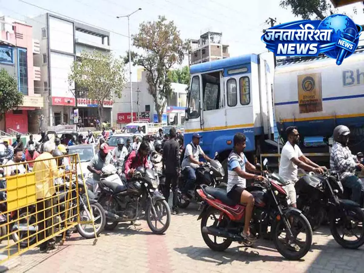 राय: पैनिक बाइंग और पॉलिसी में कमियां – हैदराबाद का फ्यूल संकट क्या दिखाता राय: पैनिक बाइंग और पॉलिसी में कमियां – हैदराबाद का फ्यूल संकट क्या दिखाता