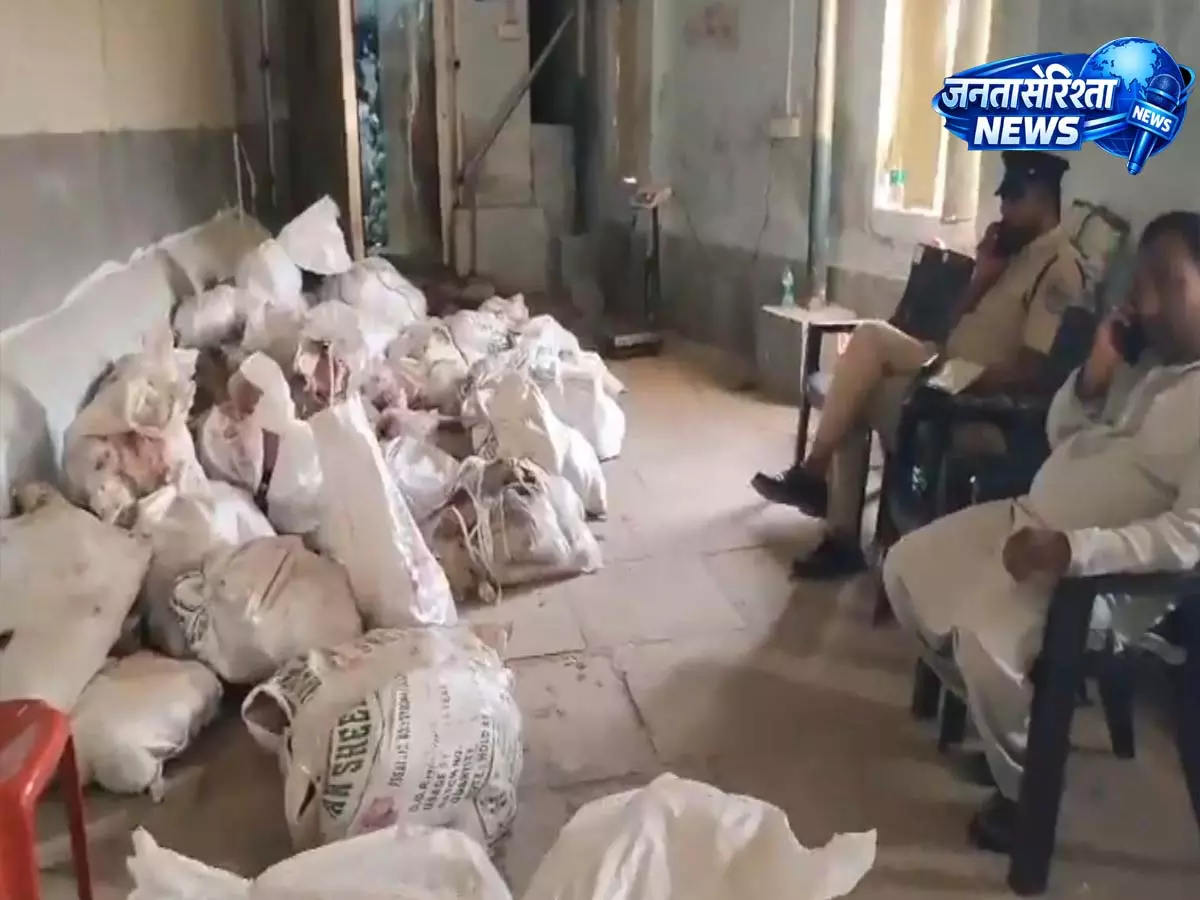 Hyderabad: बालापुर में मीट दुकान से 1,150 किलो बकरी के सिर और अवशेष जब्त Hyderabad: बालापुर में मीट दुकान से 1,150 किलो बकरी के सिर और अवशेष जब्त