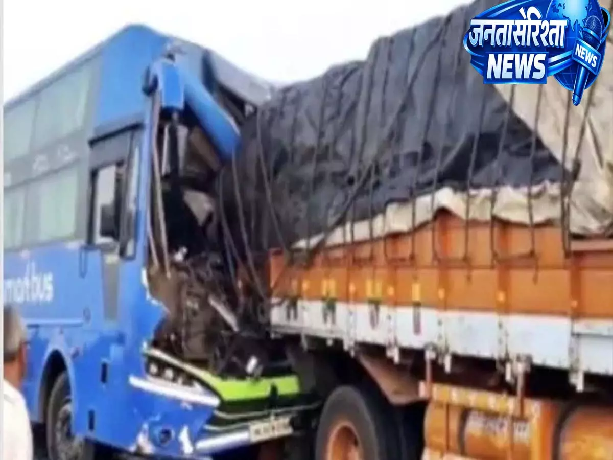 Telangana: सूर्यपेट में बस और लॉरी में टक्कर, 10 घायल Telangana: सूर्यपेट में बस और लॉरी में टक्कर, 10 घायल
