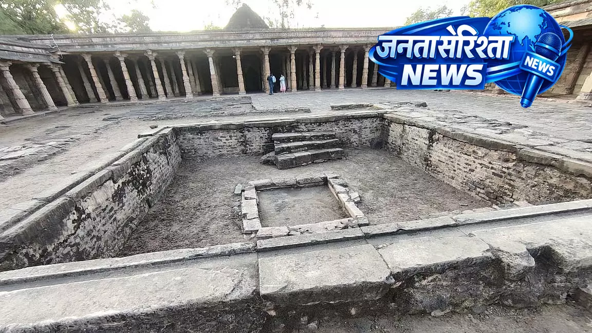 Indore में चलती कार से कूदी महिला, ट्रक ने कार को 15 मीटर तक घसीटा Indore में चलती कार से कूदी महिला, ट्रक ने कार को 15 मीटर तक घसीटा