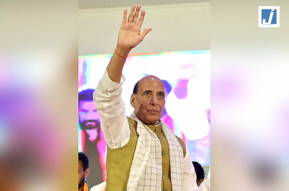 तीन दिवसीय लखनऊ दौरे पर राजनाथ सिंह, सांसद खेल महाकुंभ का करेंगे शुभारंभ तीन दिवसीय लखनऊ दौरे पर राजनाथ सिंह, सांसद खेल महाकुंभ का करेंगे शुभारंभ